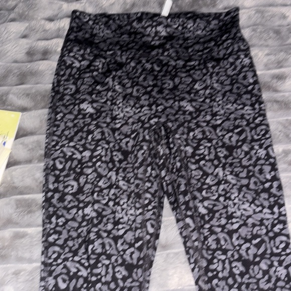 Fabletics Motion 365 spotted leggings - Picture 2 of 4